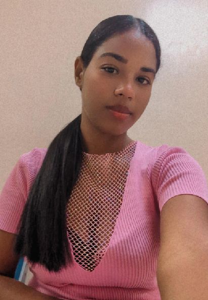 sara from United States on Camgomeet random video chat